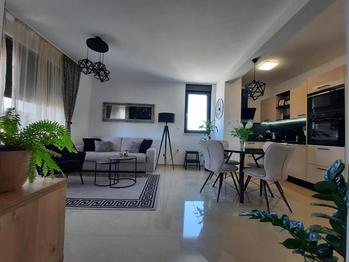 Enjoy - New With Terrace And Free Parking Garage Apartment *