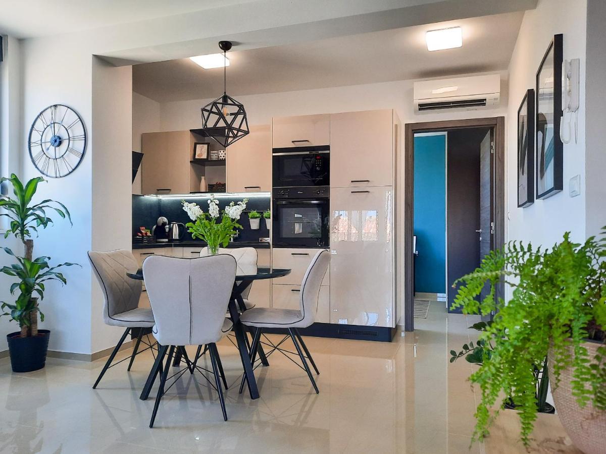 Apartment Enjoy - New With Terrace And Free Parking Garage