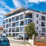Enjoy Pula - New Apt With Terrace And Free Parking Garage