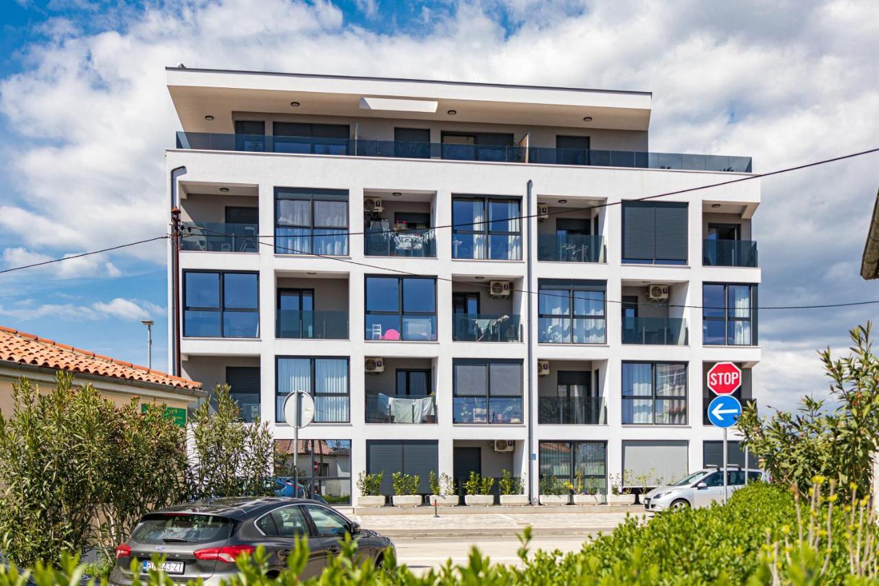 Apartma Enjoy - New With Terrace And Free Parking Garage Pula