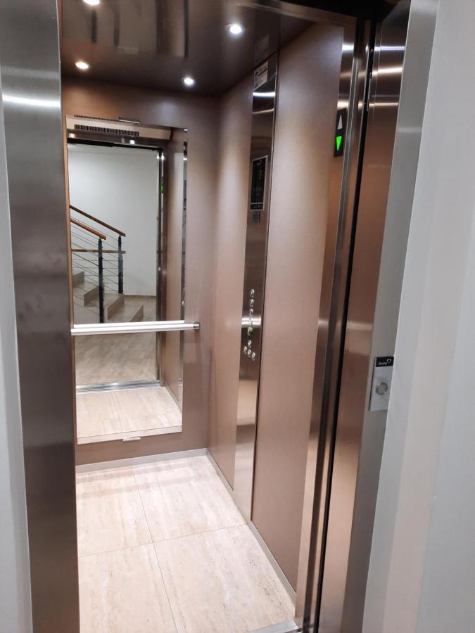 Apartma Enjoy - New With Terrace And Free Parking Garage Pula